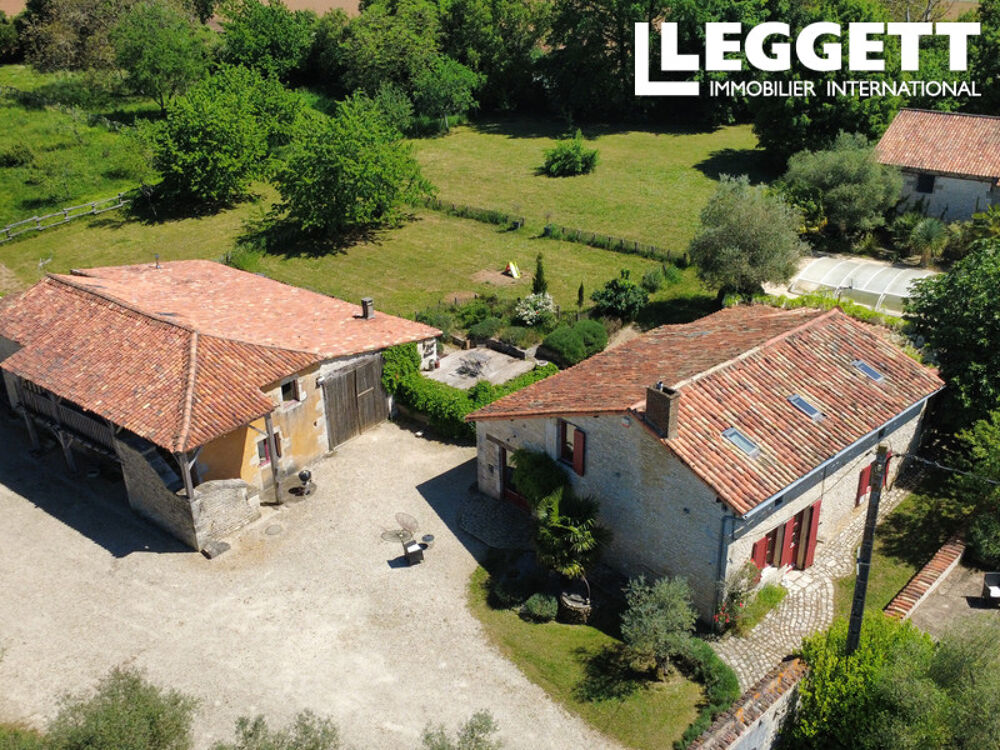 Vente Maison Domaine de Charme composée de deux habitations et dépendances sur un vaste terrain de presque 9000m2 Lizant