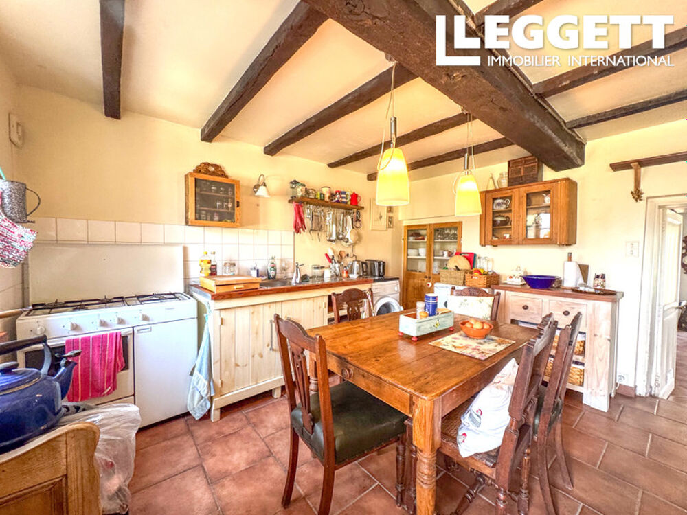 Charmante maison de village mitoyenne, 2 chambres, proche L?Absie ? Parfait pied-à-terre avec cour et jardin