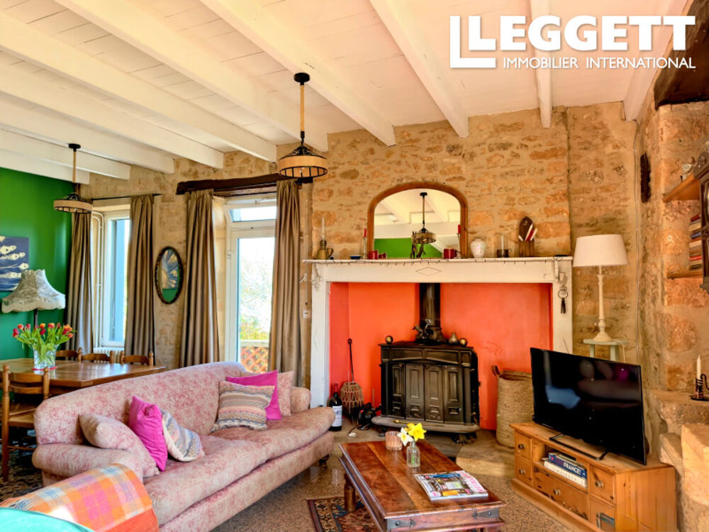 Maison en pierre de caractère avec 3 chambres et une maison d?amis, située à la lisière d?un village très pris