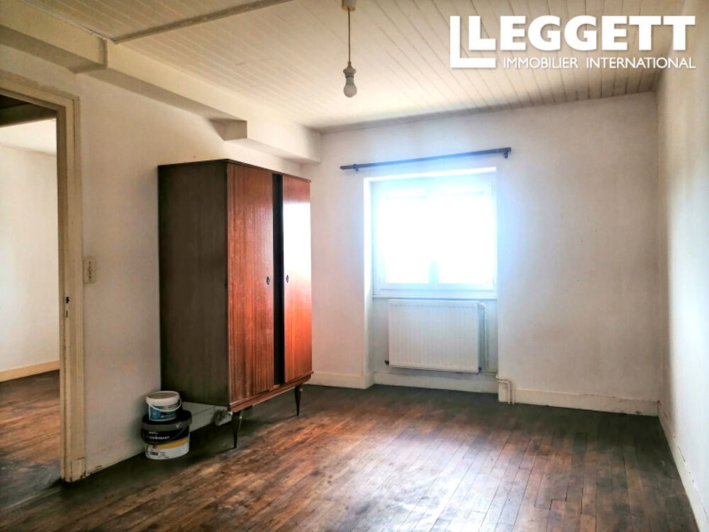 Vente Maison Maison semi-attenante, 3 chambres, jardin et 2 dépendances, sortie de village  Saint-mathieu