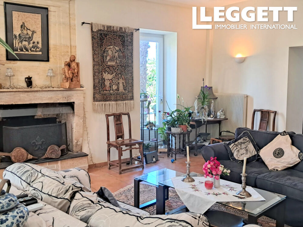 Belle maison de caractère avec 3 chambres, rénovée entièrement. Jardin et dépendances. 4km de Bourg