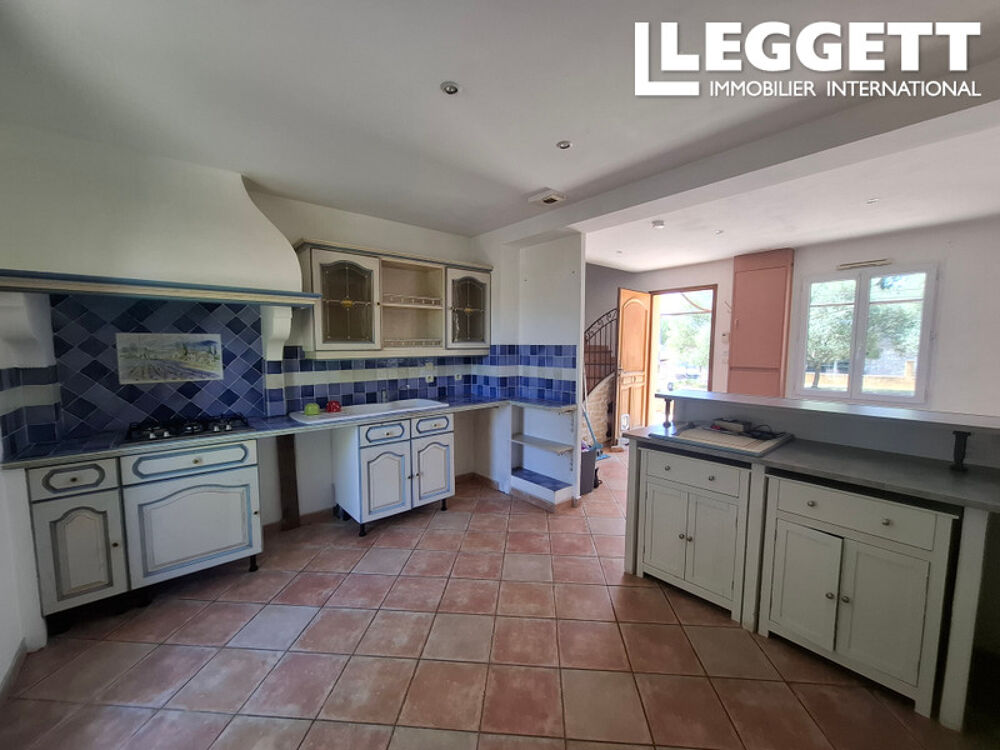 Maison de 4 chambres aussi avec studio, 2669 m² de jardin dans le charmant village de Régusse en Provence