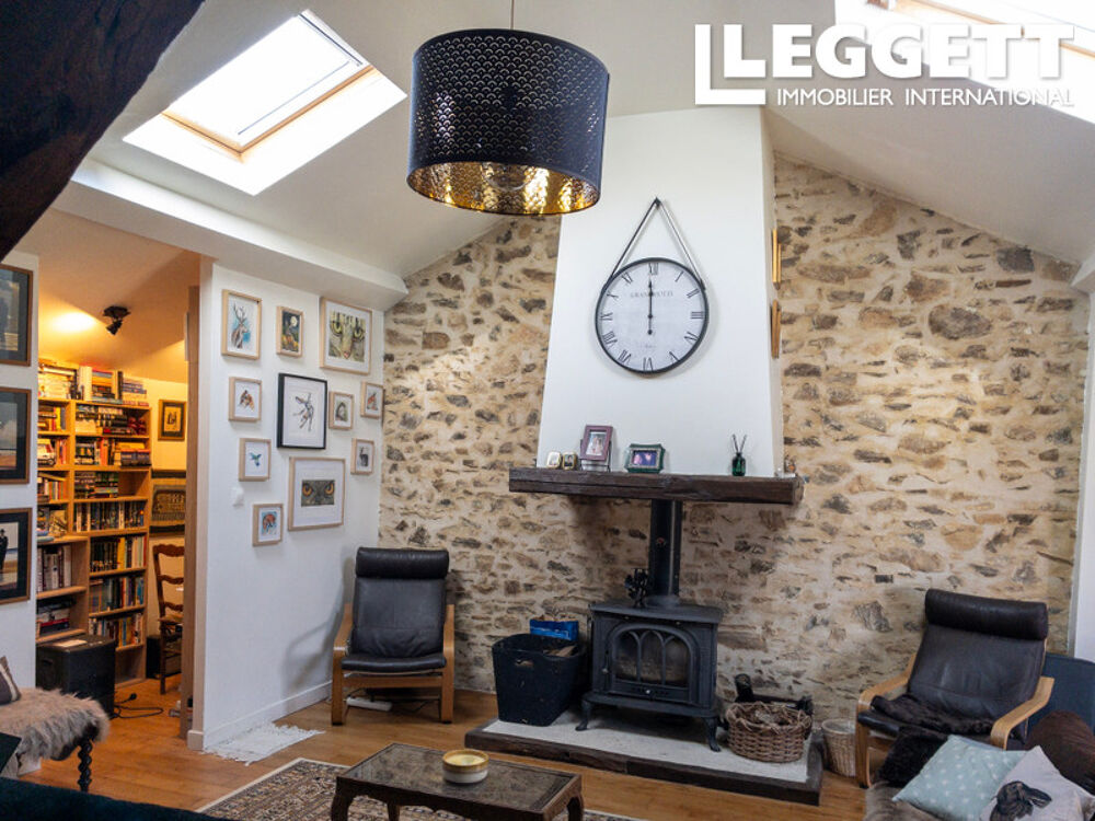 Belle rénovation d?une maison de 4 chambres dans un hameau calme, piscine, dépendance et possibilité de gîte.