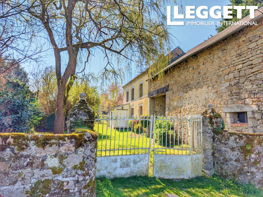 Belle maison en pierre comprenant 4 chambres, une grange attenante et plus d'un hectare de terrain