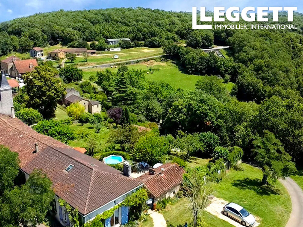 Maison en pierre de caractère avec 3 chambres et une maison d?amis, située à la lisière d?un village très pris