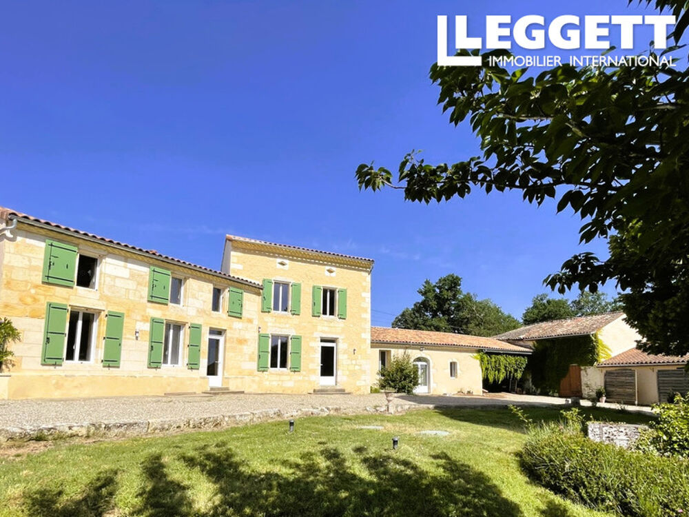   Magnifique propriété avec une grande maison principale, 3 gîtes, 2 piscines, des dépendances et un terrain 