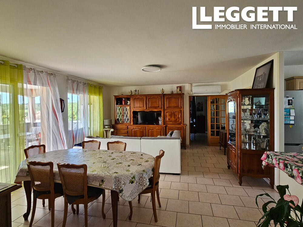 Vente Maison Belle villa en plain pied divisable en deux logements séparés, dépendances et jardin de 2968m² Saint-quentin-de-chalais