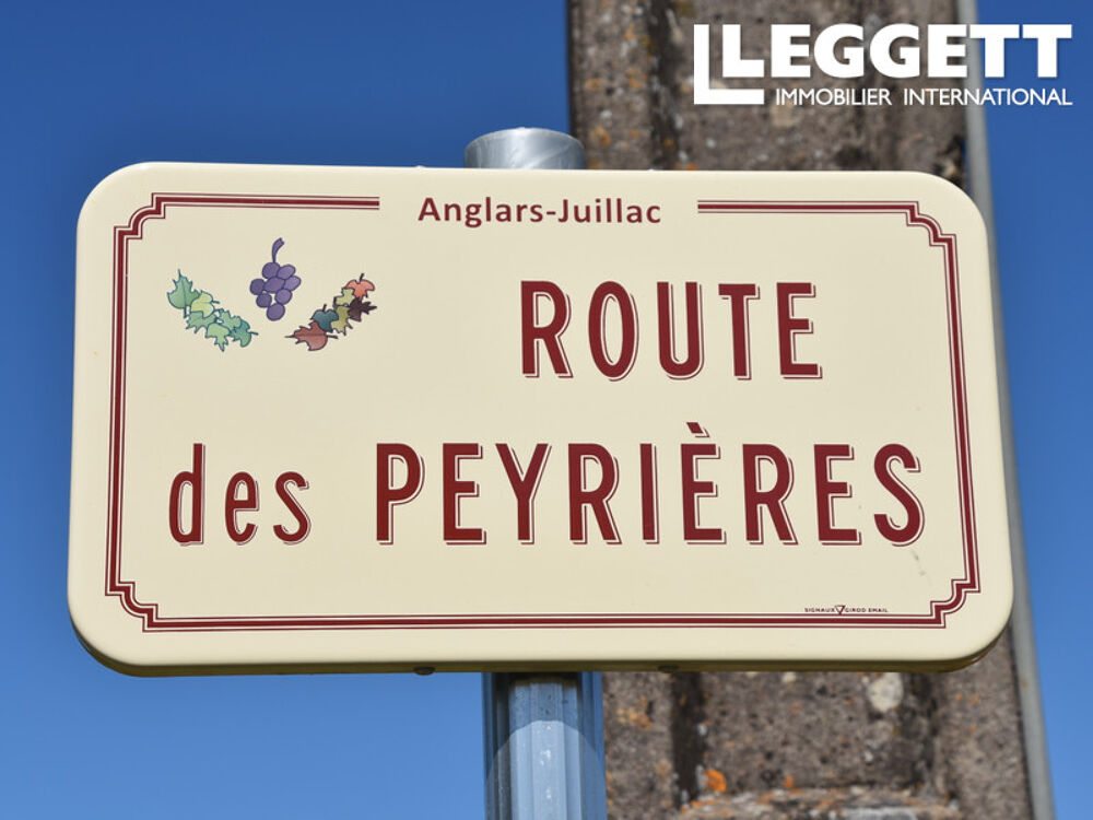 Vente Terrain Terrain constructible au calme dans la vallée du Lot au milieu des vignes d'une surface de 1835 m2 . Anglars-juillac
