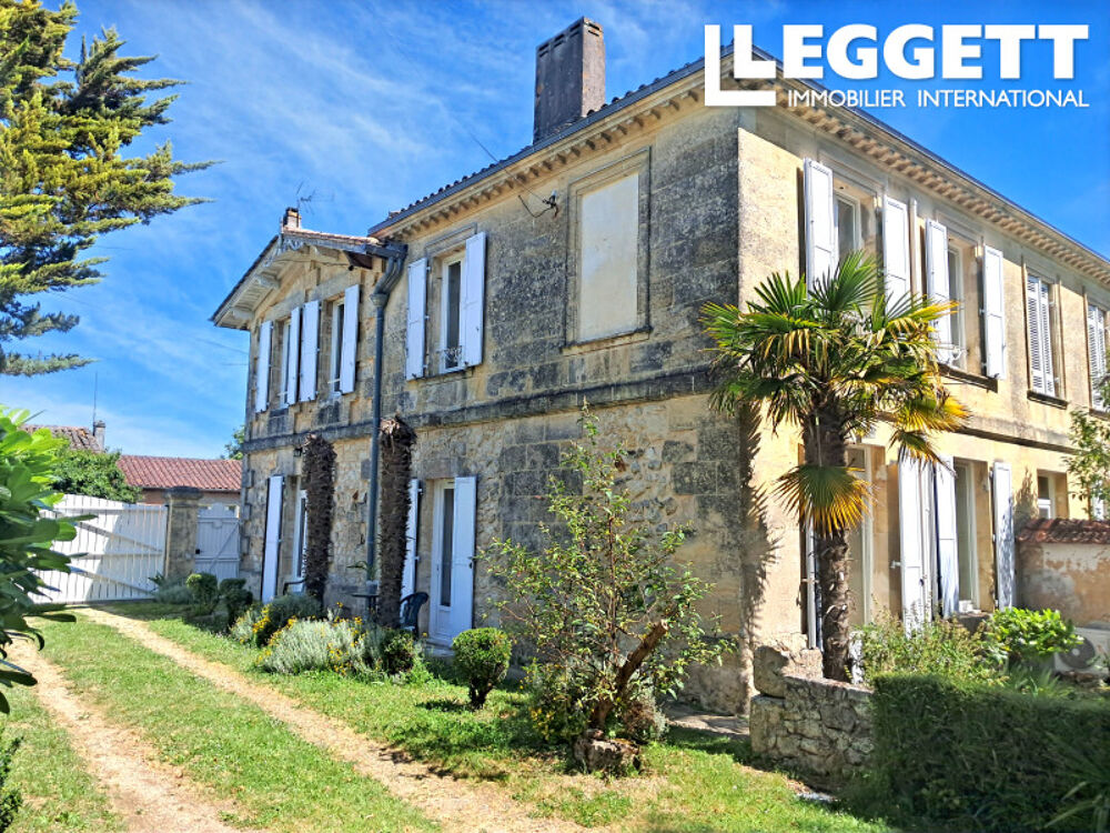 Belle maison de caractère avec 3 chambres, rénovée entièrement. Jardin et dépendances. 4km de Bourg