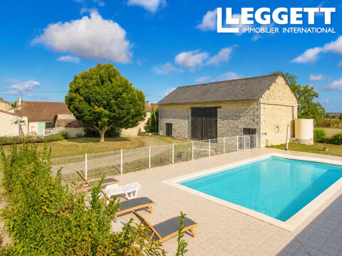   En sud Val de Loire, le charme des pierres, maison avec piscine chauffée et gîte en activité, jardin clos.. Maison - 7 pièce(s) - 195 m²