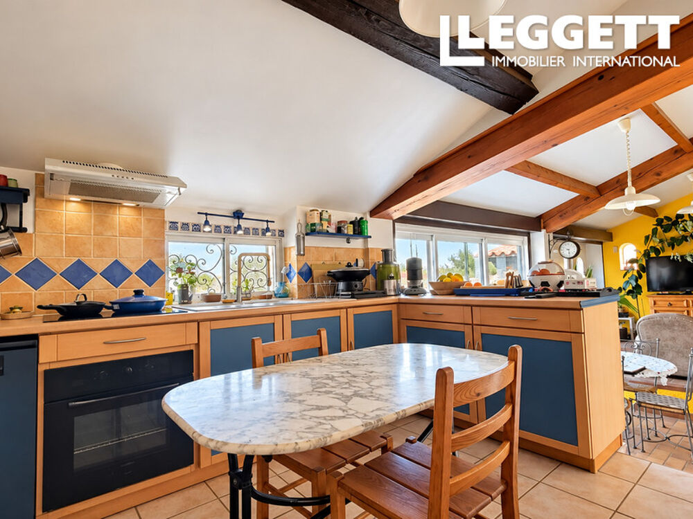 Vente Maison Propriété de caractère 1610 rénovée, piscine, appartement indépendant, garage, plage à env. 5 km Villelongue-de-la-salanque