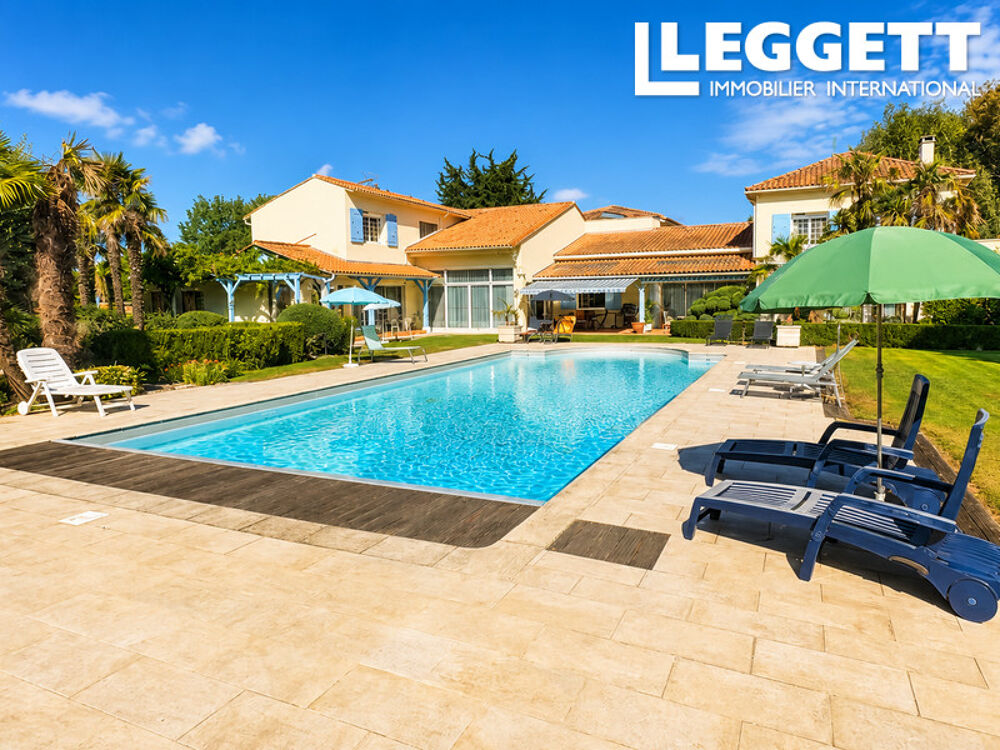 Vente Maison Vaste propriété de 8 chambres avec jardins privés clos. L'essence d'un cadre de vie raffiné près de Jonzac Saint-germain-de-lusignan