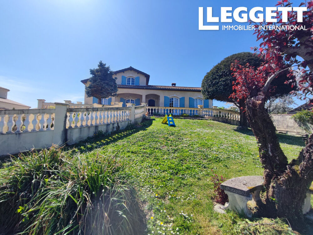 Maison familiale d'une surface de 198 m² avec une piscine 10 x 5m sur un terrain de 1792 m² sans vis-à-vis.
