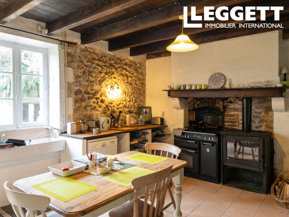 Vente Maison Maison de campagne idyllique située dans un endroit très calme, 3 chambres, un joli jardin avec piscine. Pressignac