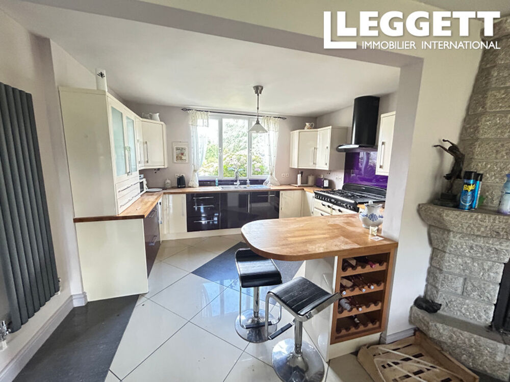 Vente Maison Une maison impeccablement présentée, lumineuse et aérée, de 5 chambres, trois salles de bains, tout à l'égout Kergrist