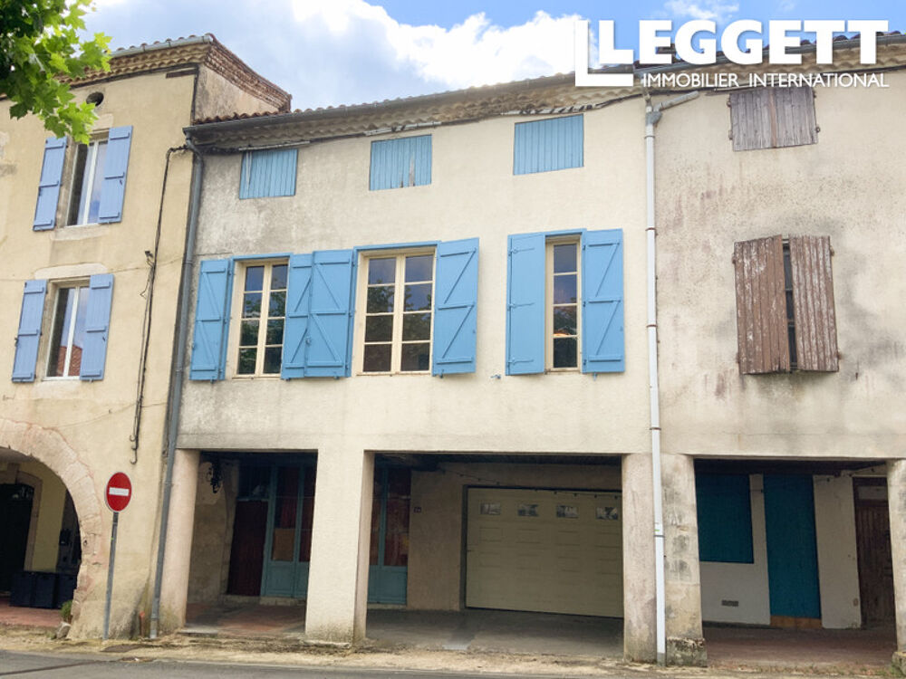 Vente Maison Grande maison de village élégante, 300 m2, avec terrasse, deux garages et une devanture. Sos