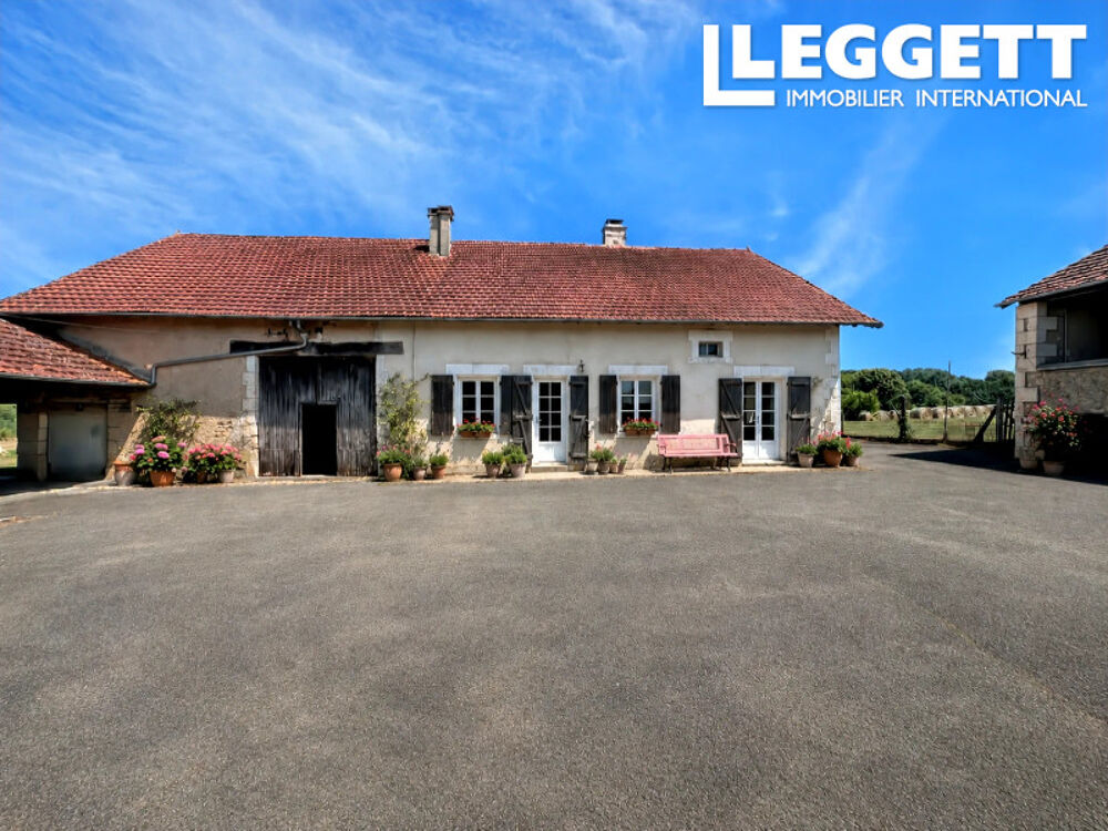 Vente Maison Magnifique ferme rénovée avec piscine, grange, atelier, de nombreuses dépendances et TERRAIN ! Lussas-et-nontronneau