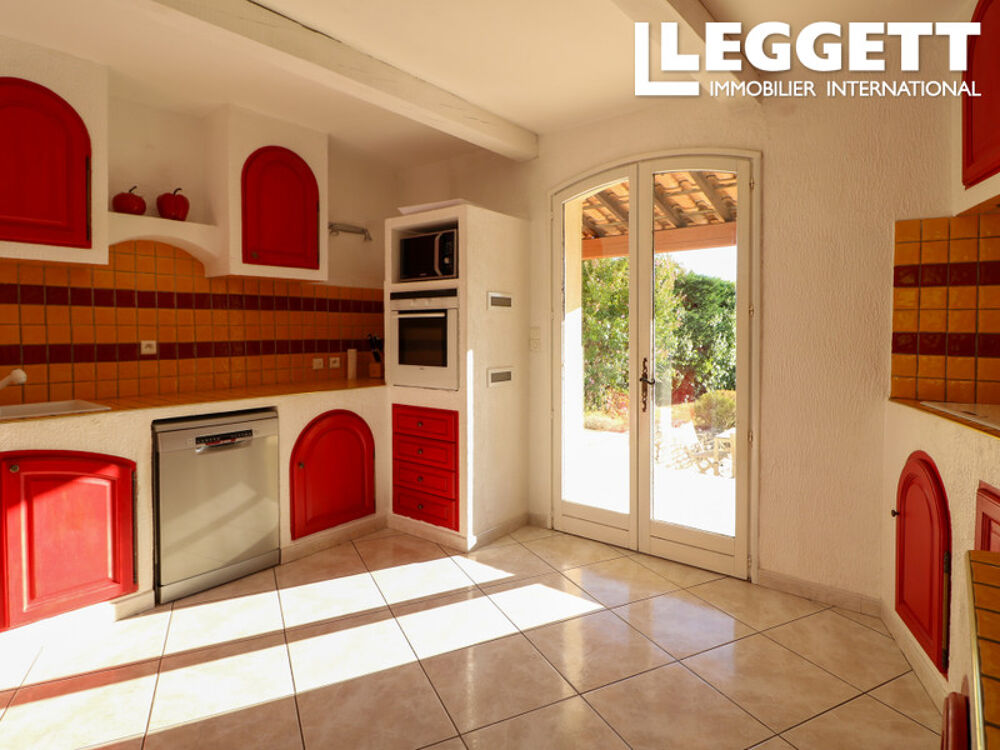 Exceptionnelle villa individuelle T4 avec garage, jardin privatif et piscine, dans un village avec commodités.