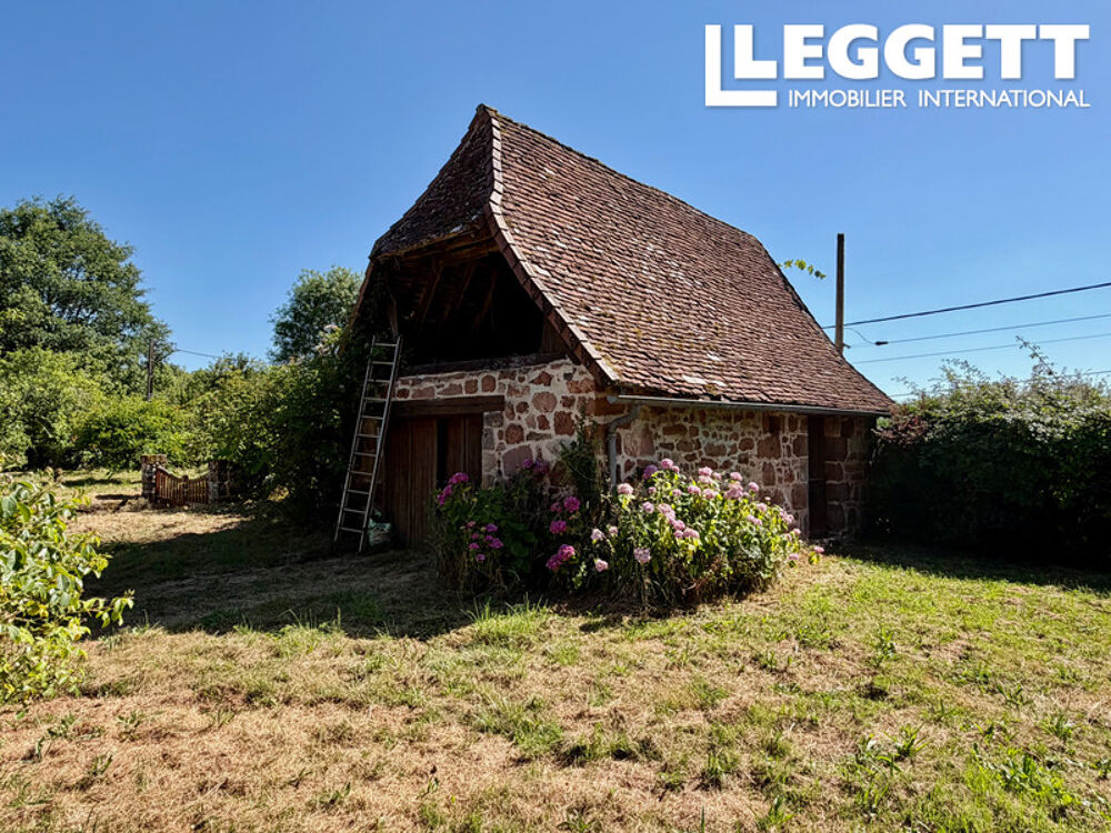 Charmante maison en pierres avec dépendance sur un terrain de 7470m2, située sur les hauteurs d'Hautefort.