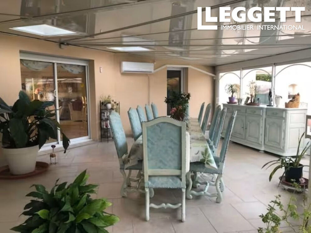 Vente Maison Villa avec entrée sur grand living,cuisine ouverte, 4 chambres avec salle de bain , wc. Véranda , Piscine . Saint-front-de-pradoux