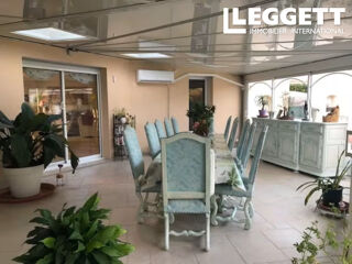 Vente Maison Villa avec entrée sur grand living,cuisine ouverte, 4 chambres avec salle de bain , wc. Véranda , Piscine . Saint-front-de-pradoux