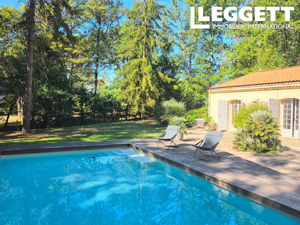 Vente Maison Spacieuse et Jolie maison familiale avec 6 chambres, piscine et jacuzzi située dans un environnement calme. AngoulÊme