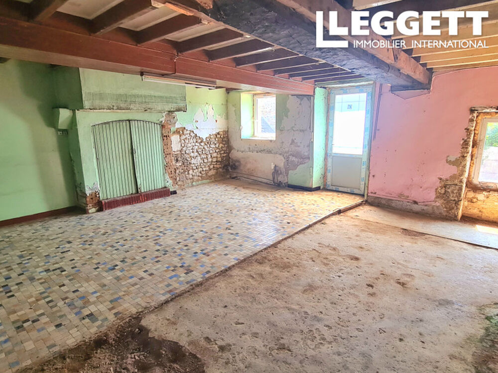 Vente Maison Créez la maison de campagne de vos rêves avec dépendance et commodités à 13 min à pied. Larchamp