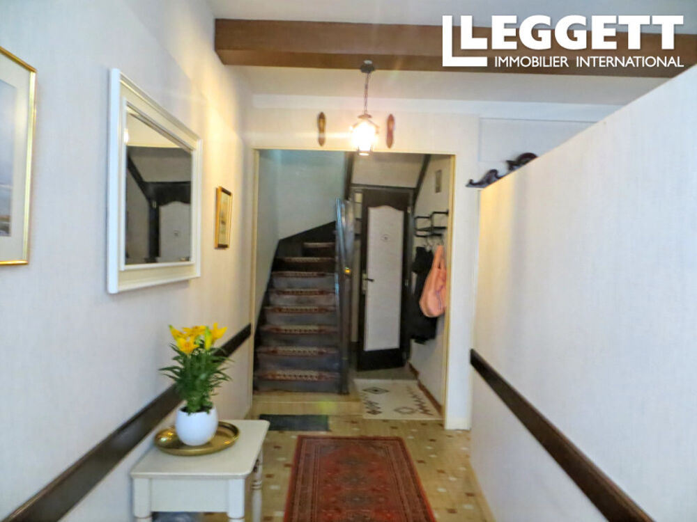 Prix négociable. Une maison de ville idéale à Confolens, avec une chambre, parfaite comme pied-à-terre .