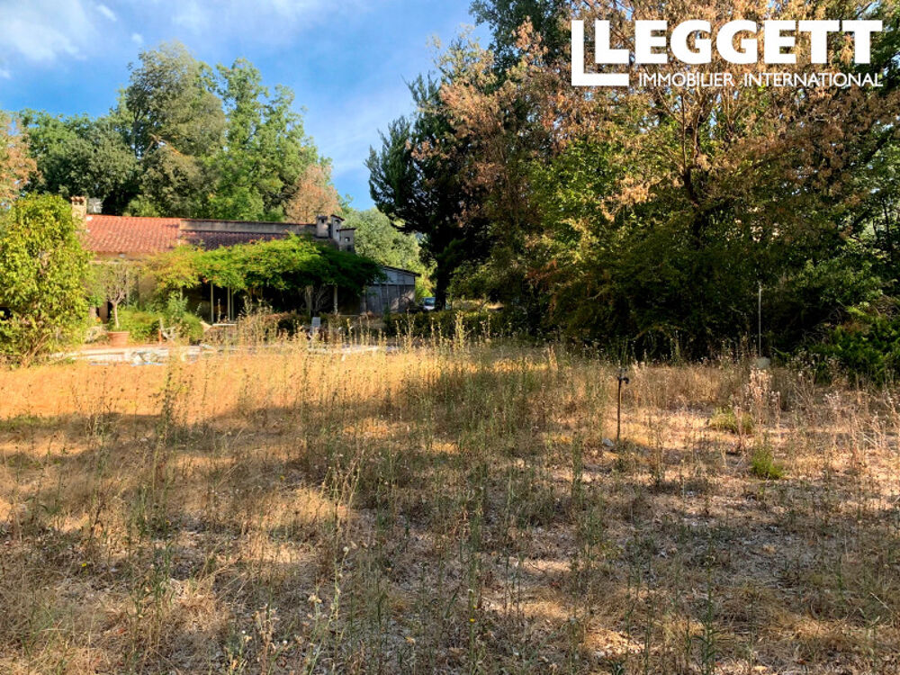Villa provençale de 132 m2 située sur un terrain paysager de 2740 m2