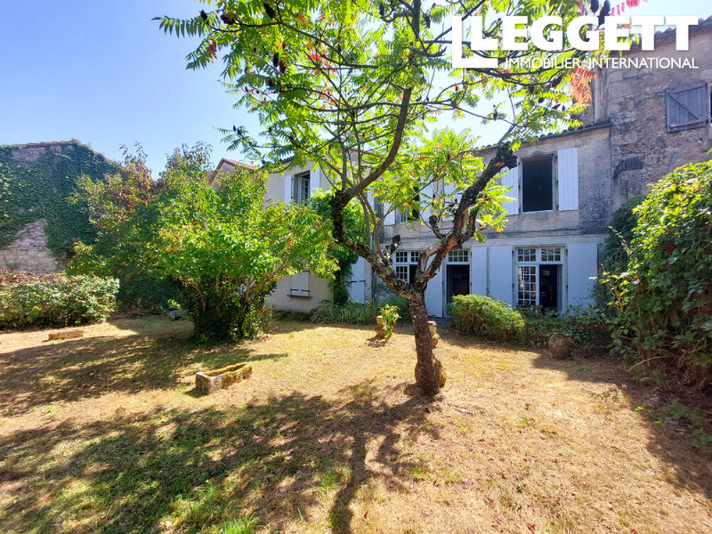 Vente Maison Jolie maison avec dépendances et jardin, idéalement placée dans le bourg de Villebois-Lavalette. Villebois-lavalette