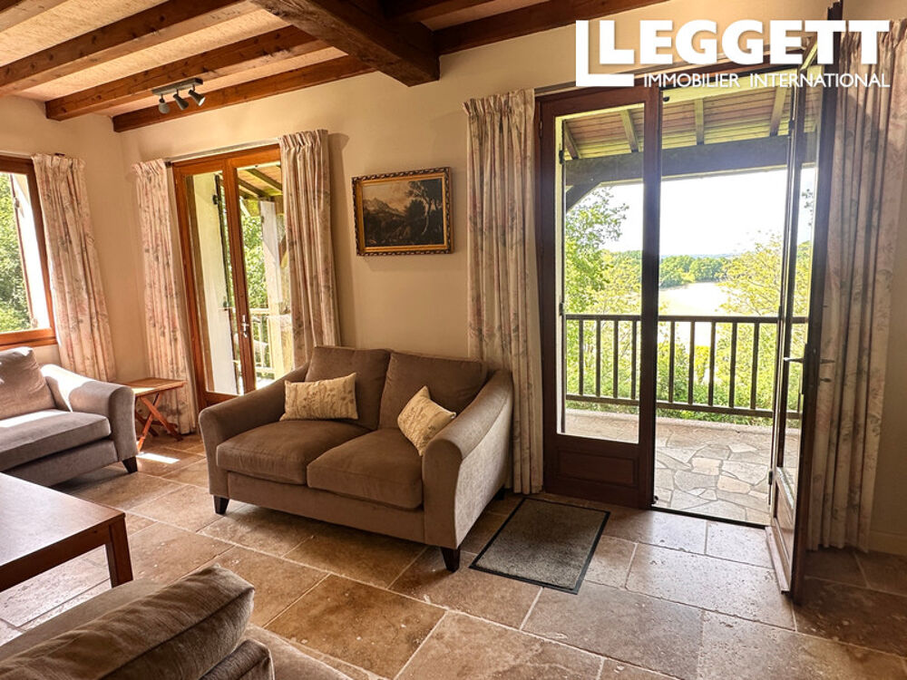 Vente Maison Propriété indépendante de 4 chambres et 3 salles de bains située dans une belle campagne offrant une vue impre Douchapt