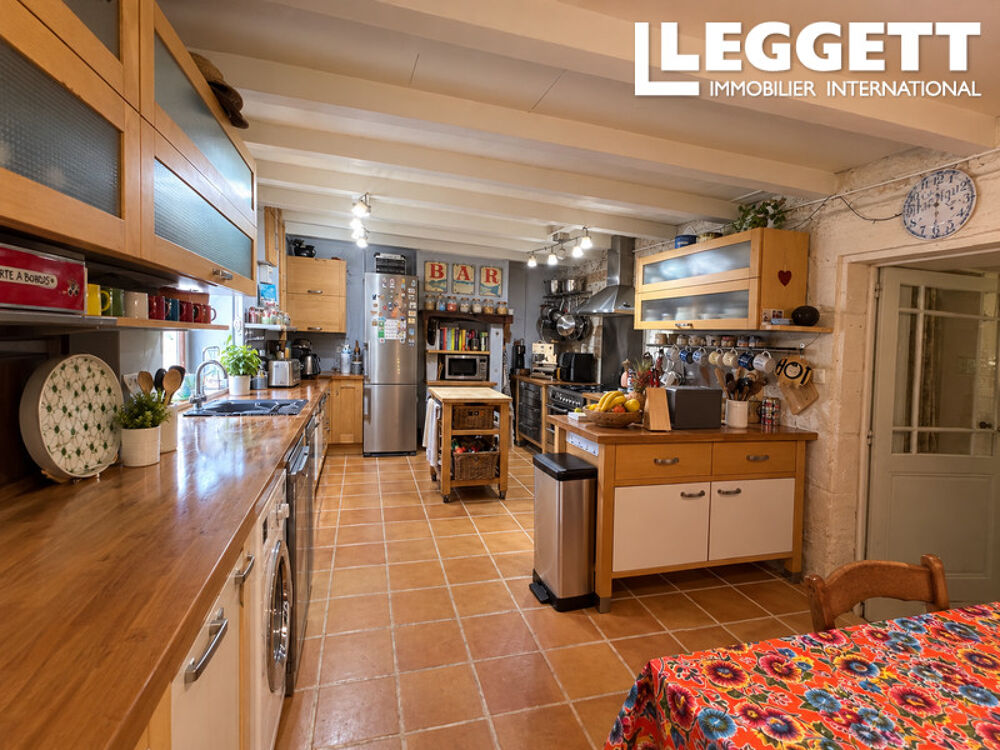 Vente Maison Maison charentaise de caractère ,deux gîtes, piscine, jardin, parking, revenus locatifs près de Saint-Savinien Crazannes