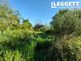 Remise / Grange � vendre 880 m� Lussac-les-�glises