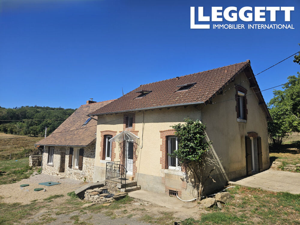 Maison de campagne isolée avec granges sur 7 000 m² de terrain en pleine nature