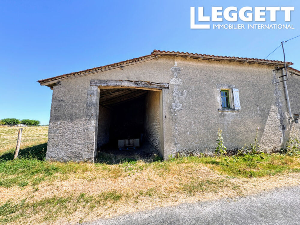 Vente Maison Maison en pierre à rénover avec dépendances, terrain et vue, proche de Chalais et Aubeterre sur Dronne. Courlac