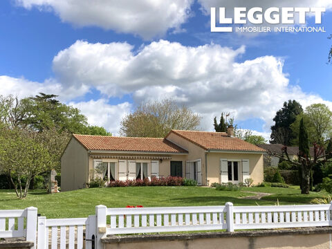 Élégante maison de 4 chambres avec garage et jardin située dans une rue paisible à proximité du centre ville. 235000 L'Isle-Jourdain (86150)