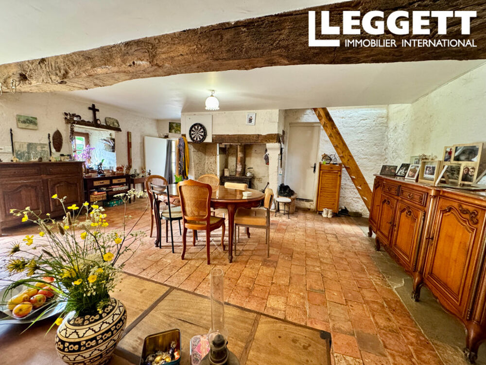 Jolie maison en pierre de 110 m² en bord de Loire avec accès privé au fleuve et amarrage.