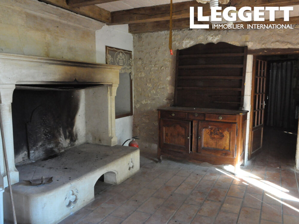 Vente Maison Joli maison de maître en pierre du XVIIe siècle, situé au centre d'un village de Dordogne. Paussac-et-saint-vivien