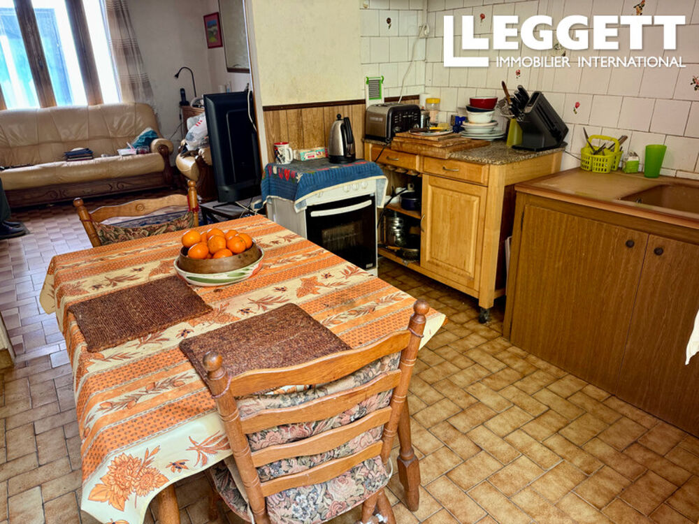 Vente Maison SOUS OFFRE<br />Petite maison de village dans un village au bord du canal du Midi, avec 2 chambres, � r�nover Homps
