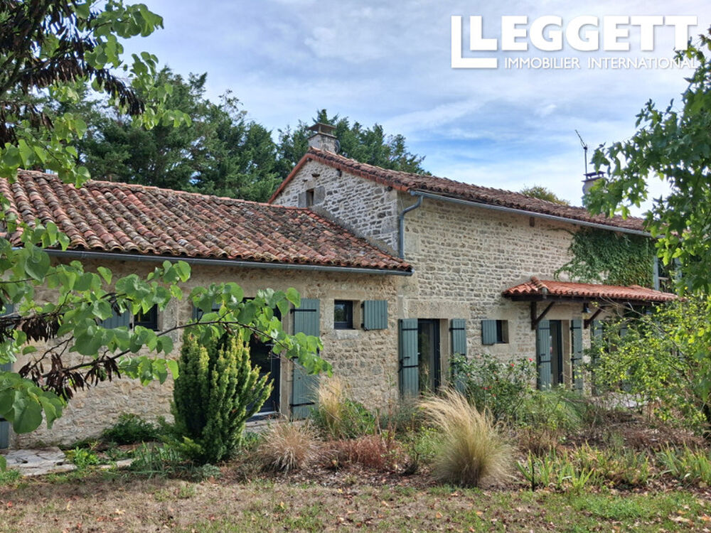 Longère individuelle de quatre chambres avec jardin arboré et grange