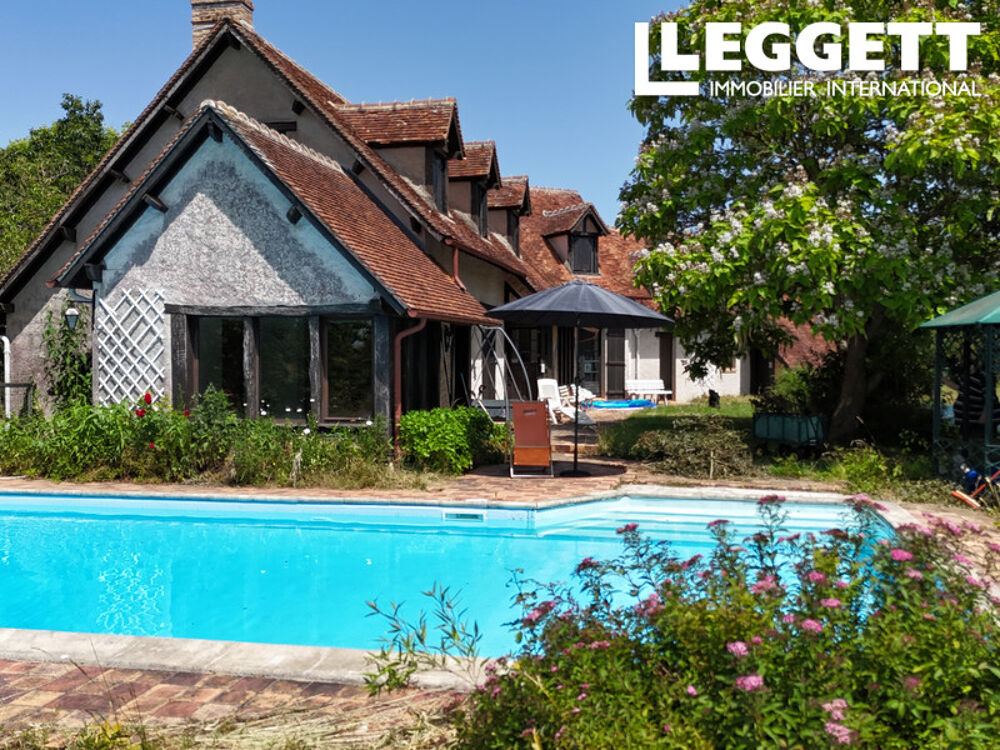Maison de 10 pièces avec annexe (4 pièces) près de Poulaines. 2,2 hectares idéaux pour les chevaux. Piscine.