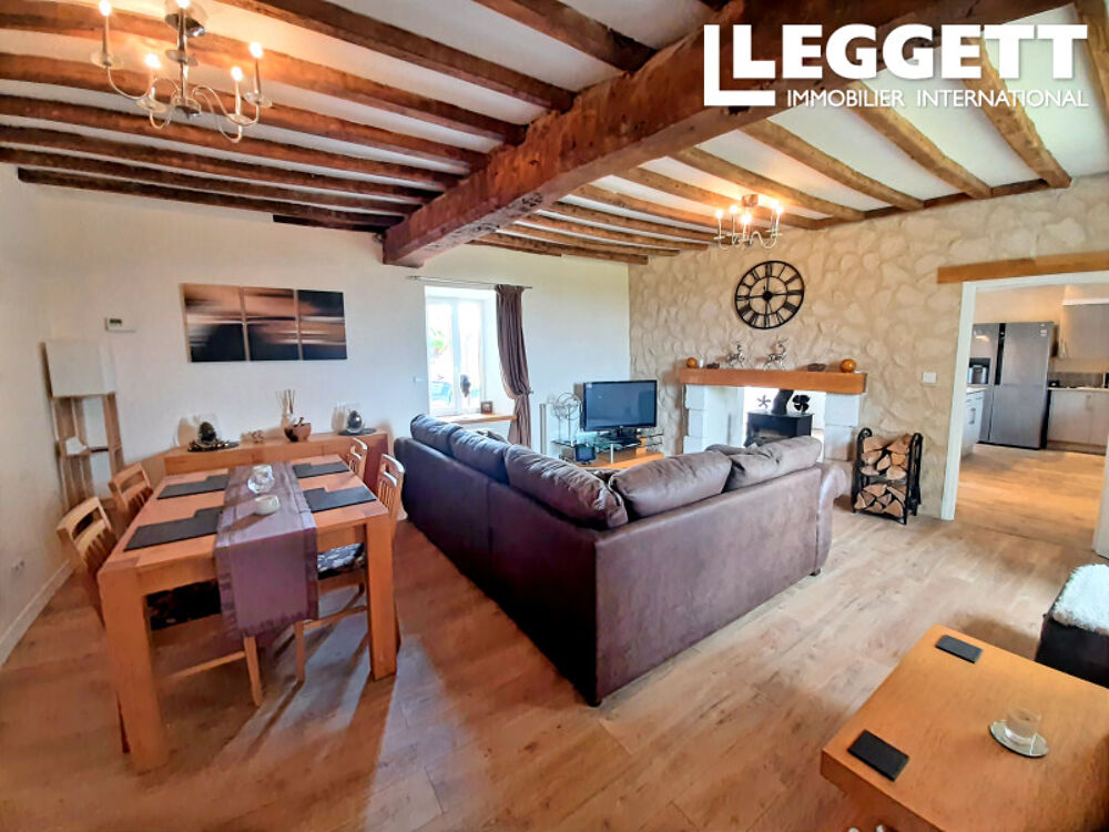 Maison rénovée et gîte avec garage/atelier et vue imprenable sur la campagne. À proximité de Verteillac.