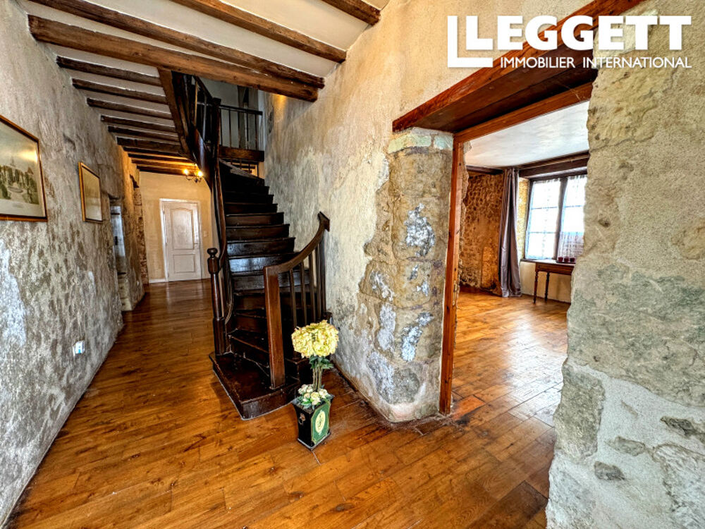 Vente Maison Superbe maison de ville du XVIIe siècle avec 4 chambres, grange, jardin, et grenier aménageable Saint-sÉverin