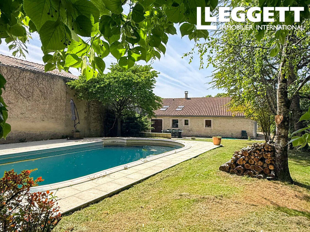 Vente Maison Maison en pierre  5 chambres, (une au rdc), jardin, garage et piscine, à quelques minutes d'Aumagne Aumagne