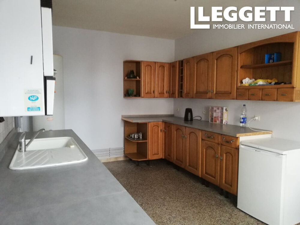 Vente Maison Une magnifique propriété de deux chambres dans le centre ville, à distance de marche de toutes les commodités. Montmorillon
