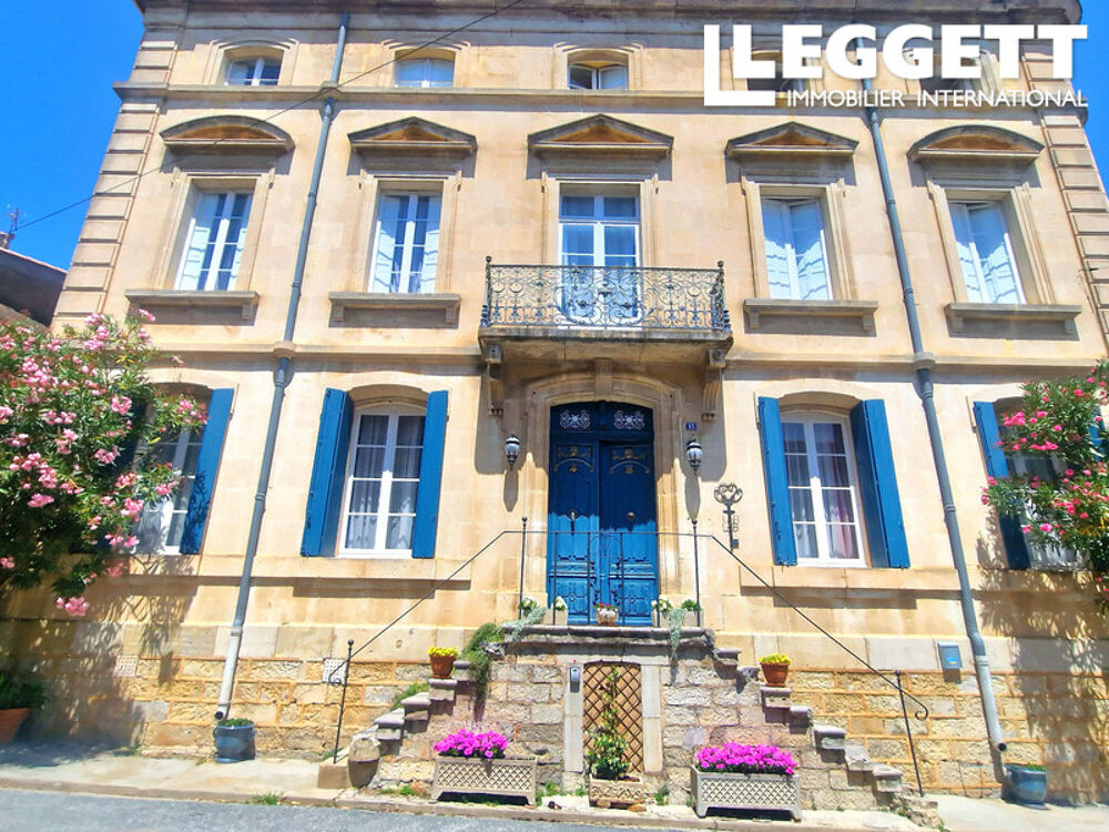 Superbe maison de maître avec neuf chambres, 3 salons , jardin clos et piscine.Pres du Narbonne.