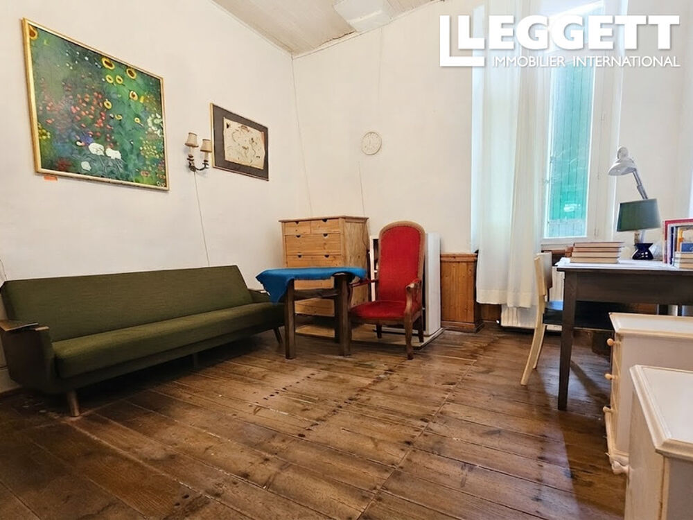 Vente Maison Ancienne école à usage d'habitation. Grand terrain avec préau et dépendance. Montauriol