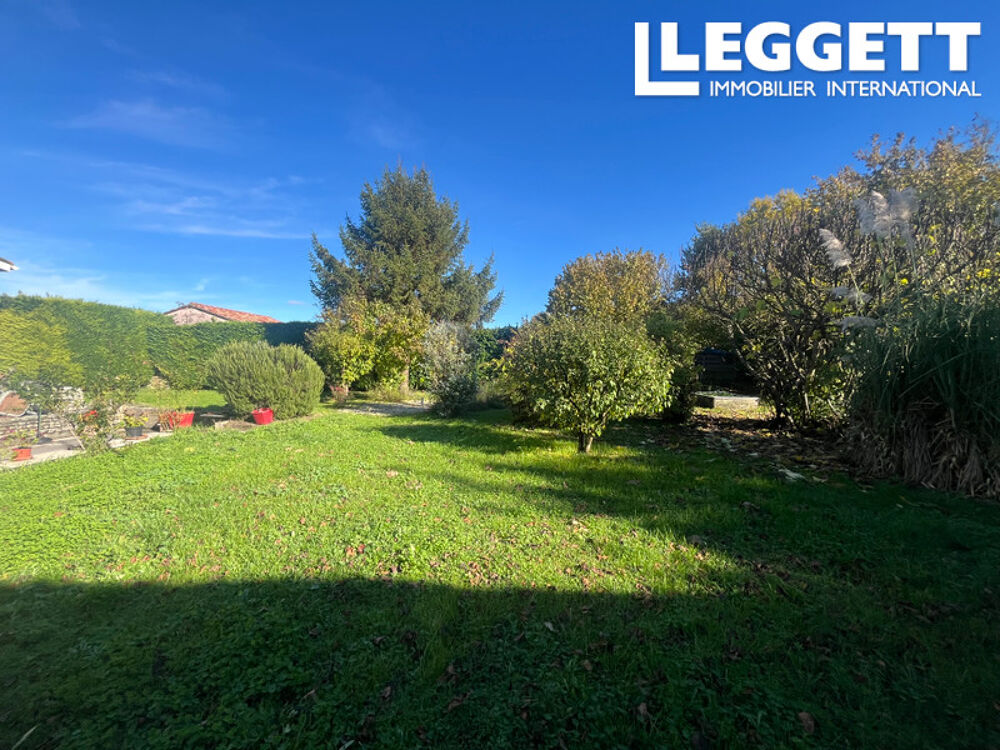 Vente Maison Grande maison familiale avec 4 chambres, garage sur un joli terrain arboré de 1231 m2  à 4 km de Barbezieux. Saint-mÉdard