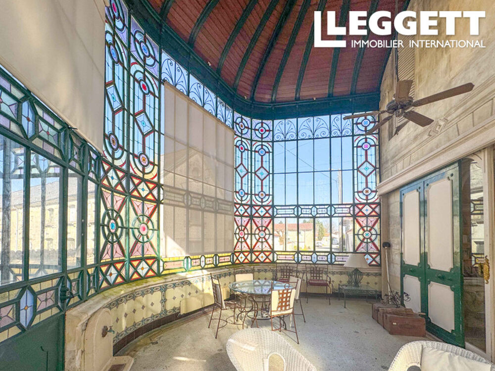 Vente Maison Superbe demeure historique exposée sud,  6 chambres, jardin d'hiver, piscine, grand garage et jardins Aumagne