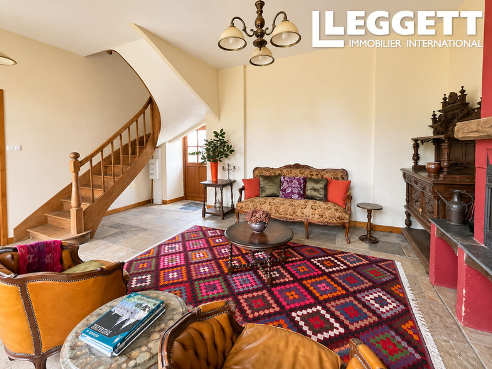 Vente Maison Maison de hameau avec trois chambres, beaucoup de caractère, des jardins et deux appartements MerlÉac